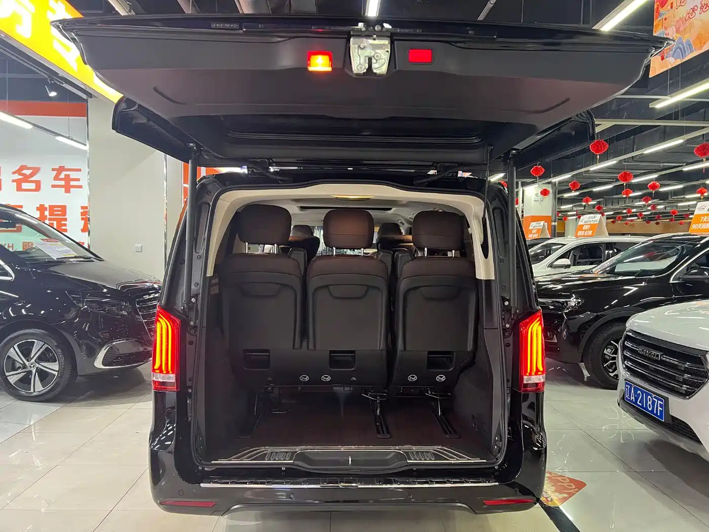 Mercedes-Benz V-Class 2022 V 260 L Long Wheelbase Luxury Edition фото 23