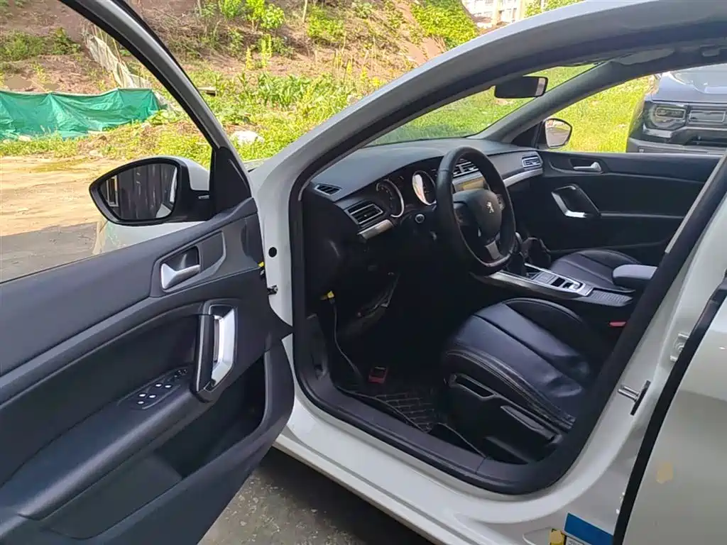 Peugeot 408 2014 1.8L Automatic Luxury Edition фото 16