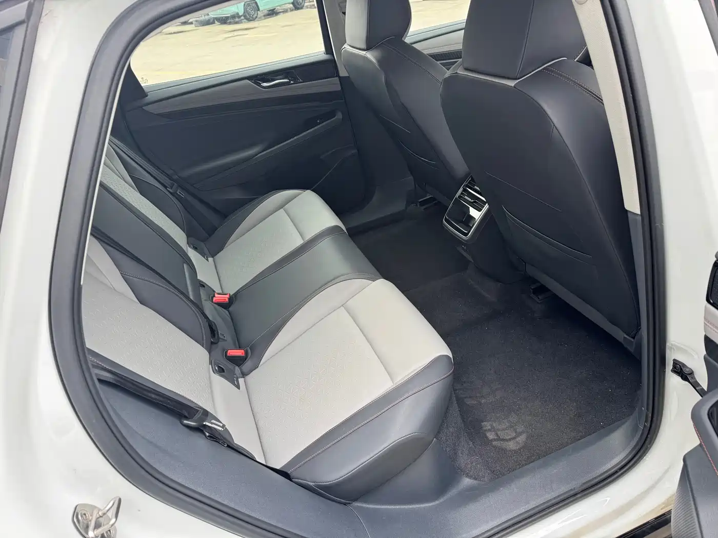 VOLKSWAGEN ID.7 VIZZION