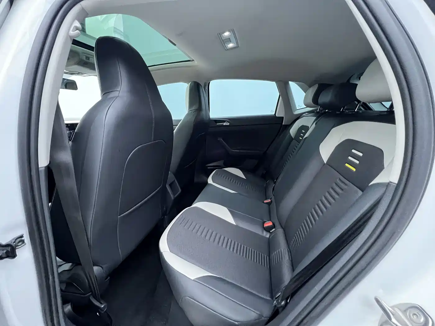 Volkswagen Polo 2021 Plus 1.5L Automatic Colorful Tech Edition фото 6