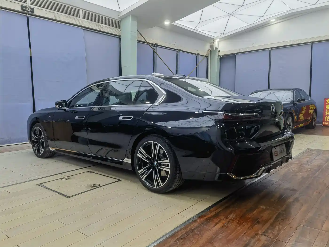 BMW 7 Series 2023 Model 740Li Leading M Sport Package фото 17
