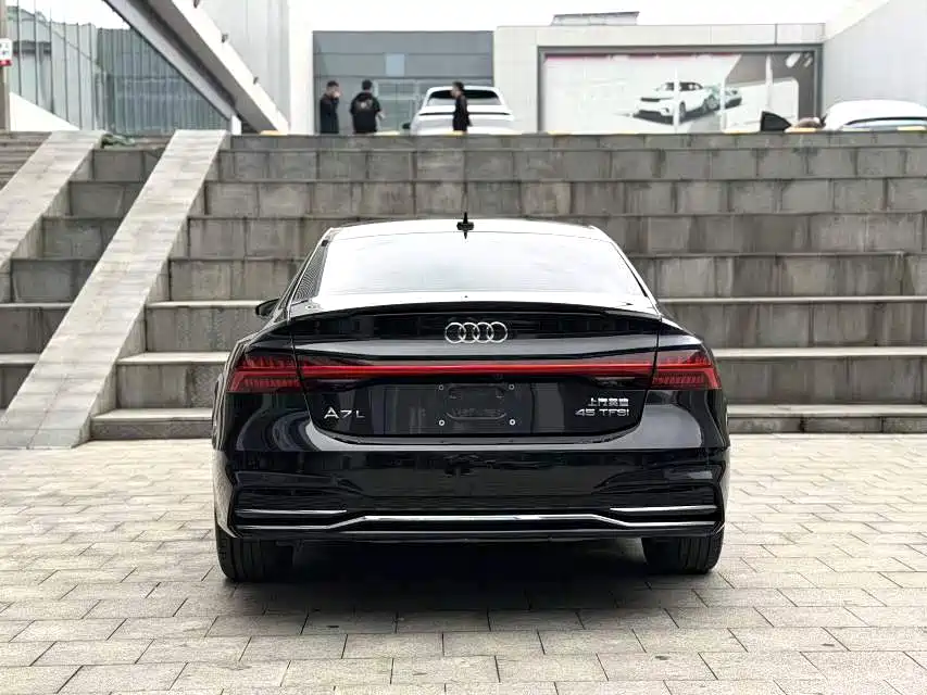 Audi A7L 2025 Model Year 45 TFSI Luxury фото 8