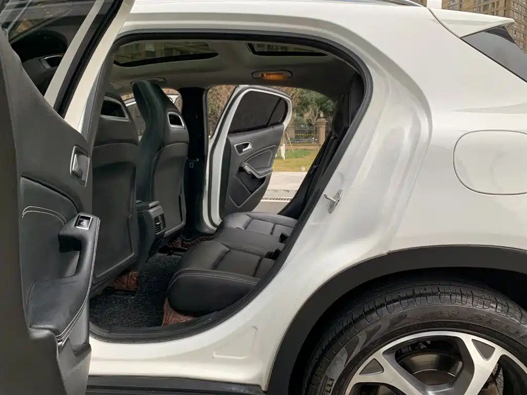 Mercedes-Benz GLA 2018 GLA 200 Dynamic фото 15