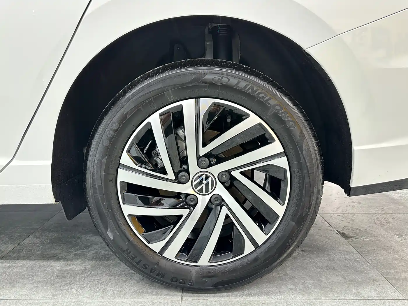 Volkswagen Lavida 2024 Model 300TSI DSG Starlight Full Comfort Edition фото 12