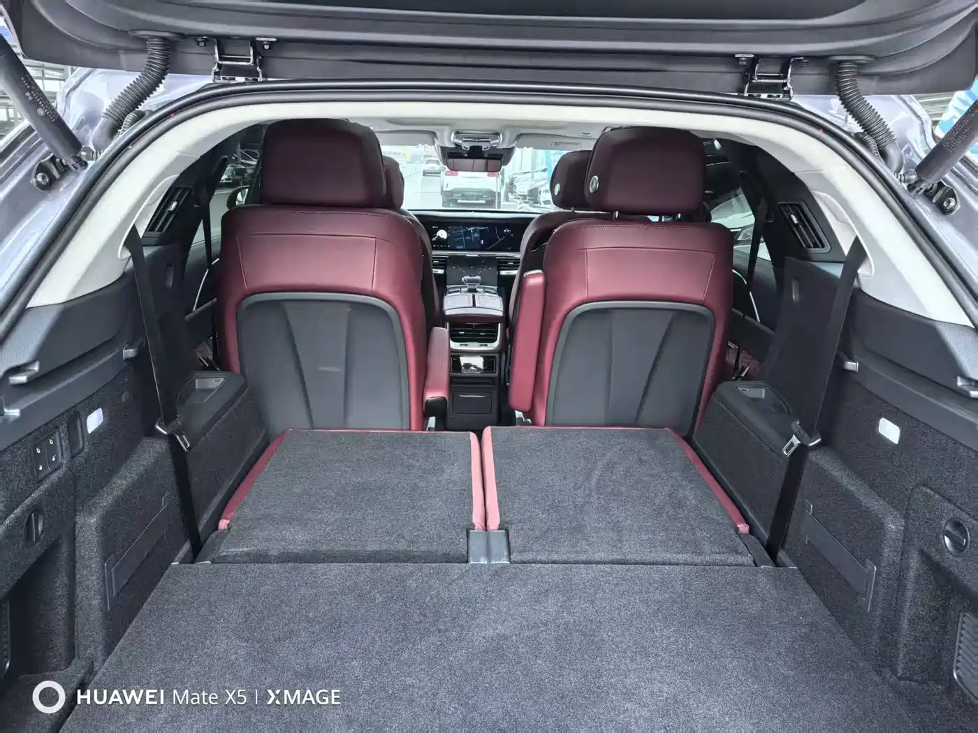 Hongqi E-HS9 2022 690km Qi Xiang Edition (6-seater) фото 6