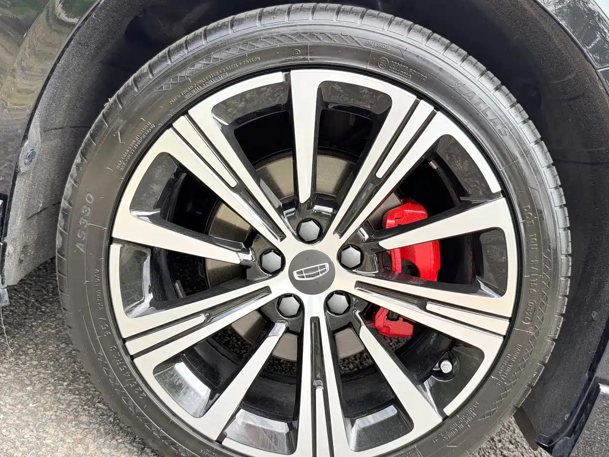 Фото 6 - Geely Preface
