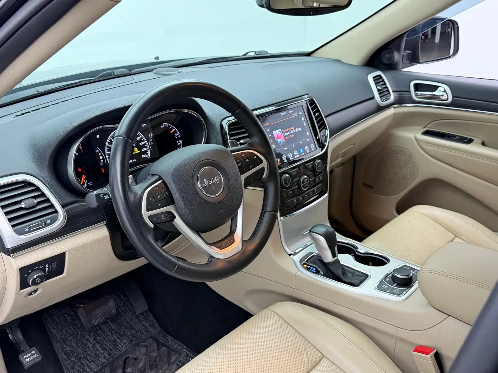 Photo 15 - Jeep Grand Cherokee (Import)