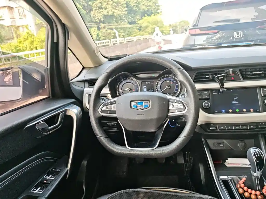 Фото 6 - Geely Vision X3