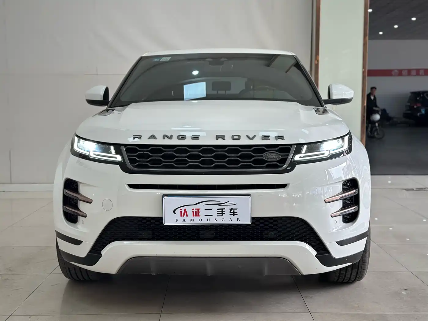Land Rover Range Rover Evoque 2020 249PS R-DYNAMIC S Sport Edition фото 2
