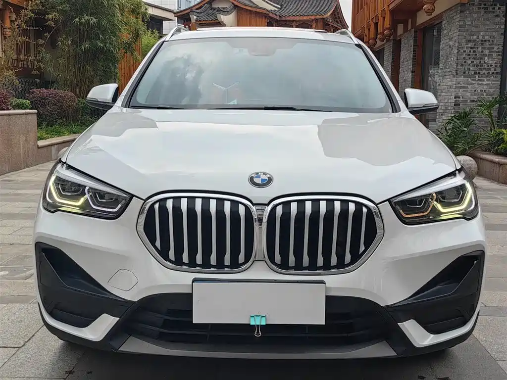 BMW X1 2021 sDrive25Li Leading фото 2