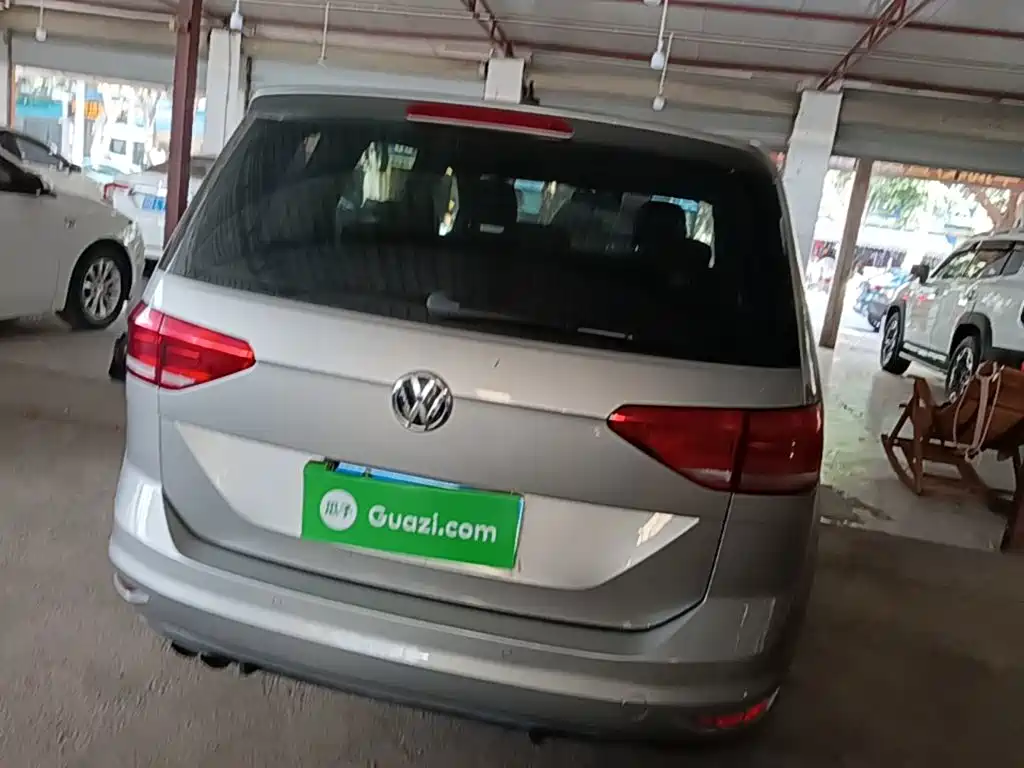 Photo 6 - Volkswagen Touran