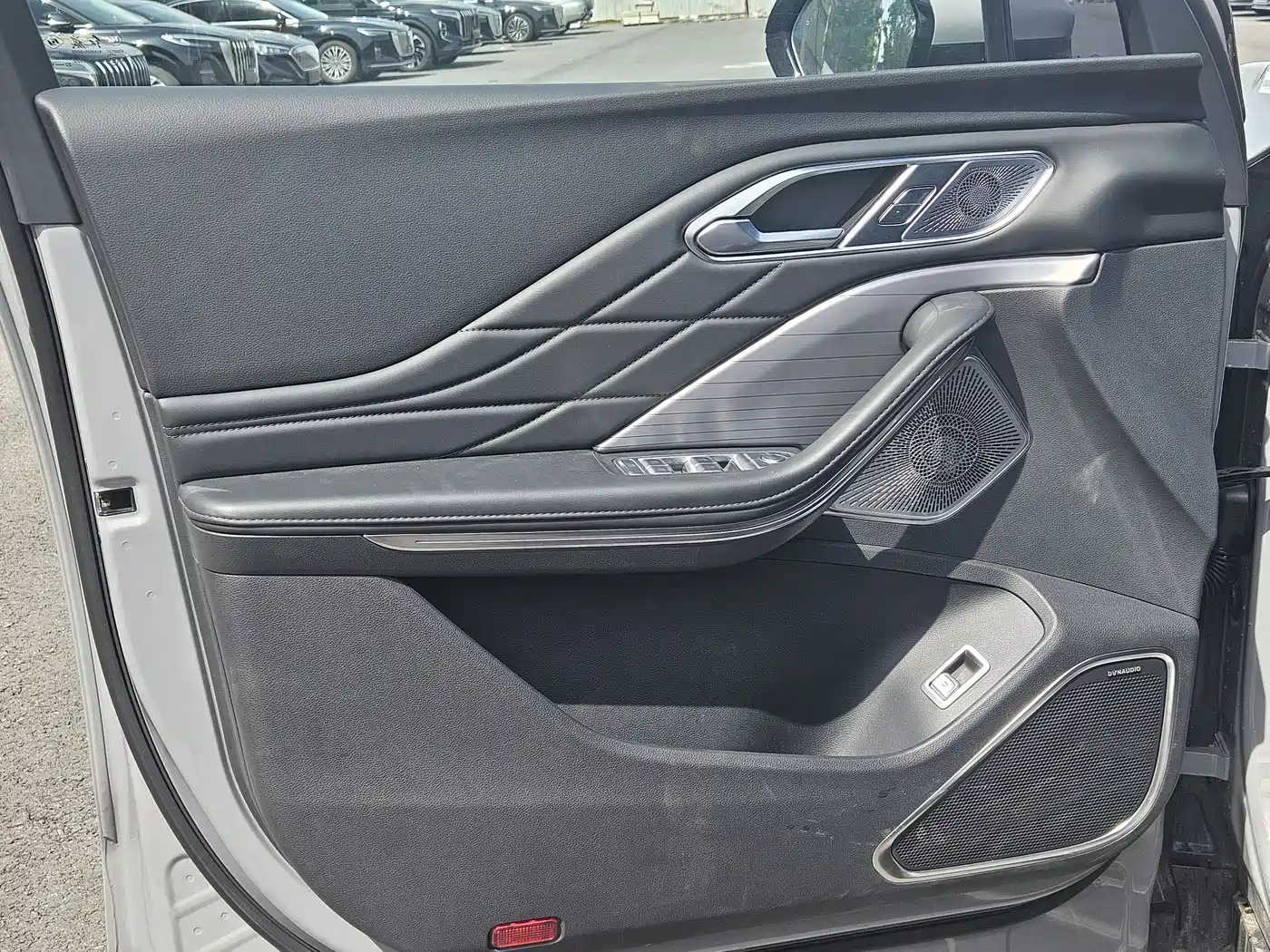 Hongqi HS7 PHEV 2024 2.0T PHEV AWD Flagship 6-Seater фото 17