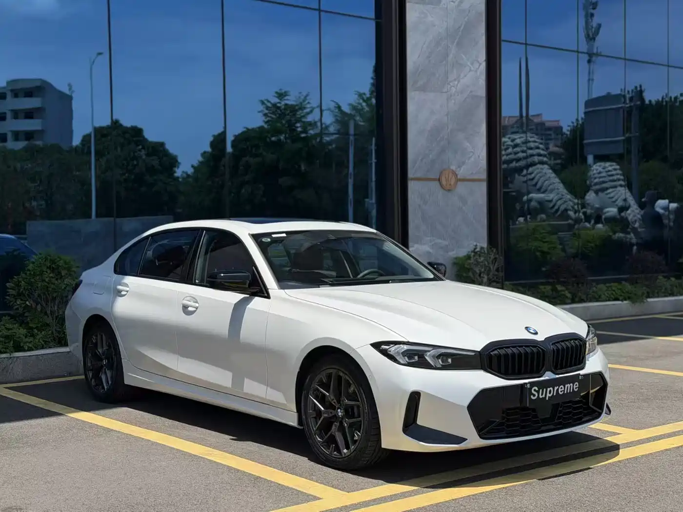 BMW 3 Series 2025 330Li M Sport Night Edition фото 3