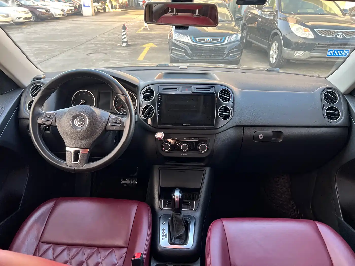 VOLKSWAGEN TIGUAN