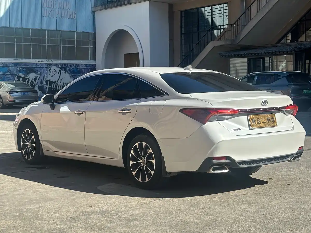 Toyota Avalon 2022 2.0L XLE Premium фото 5