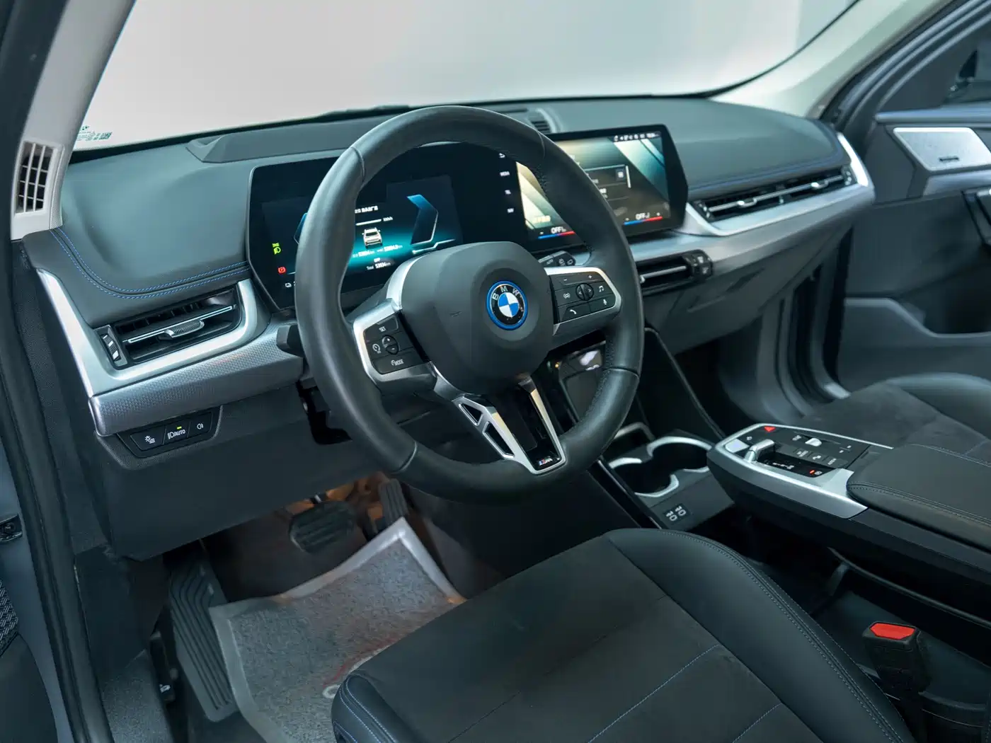 BMW iX1 2023 xDrive30L M Sport Package фото 10