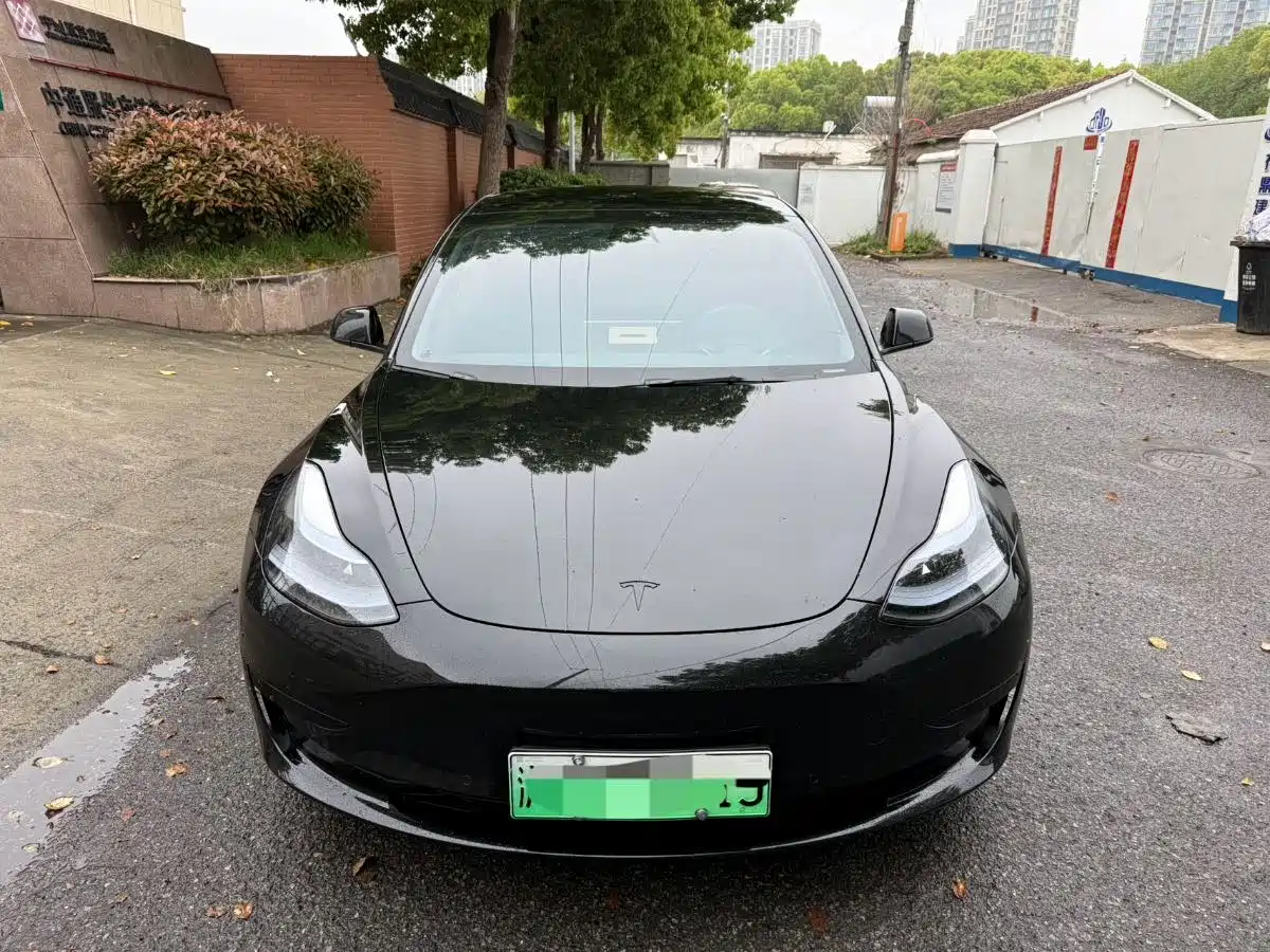 TESLA MODEL 3