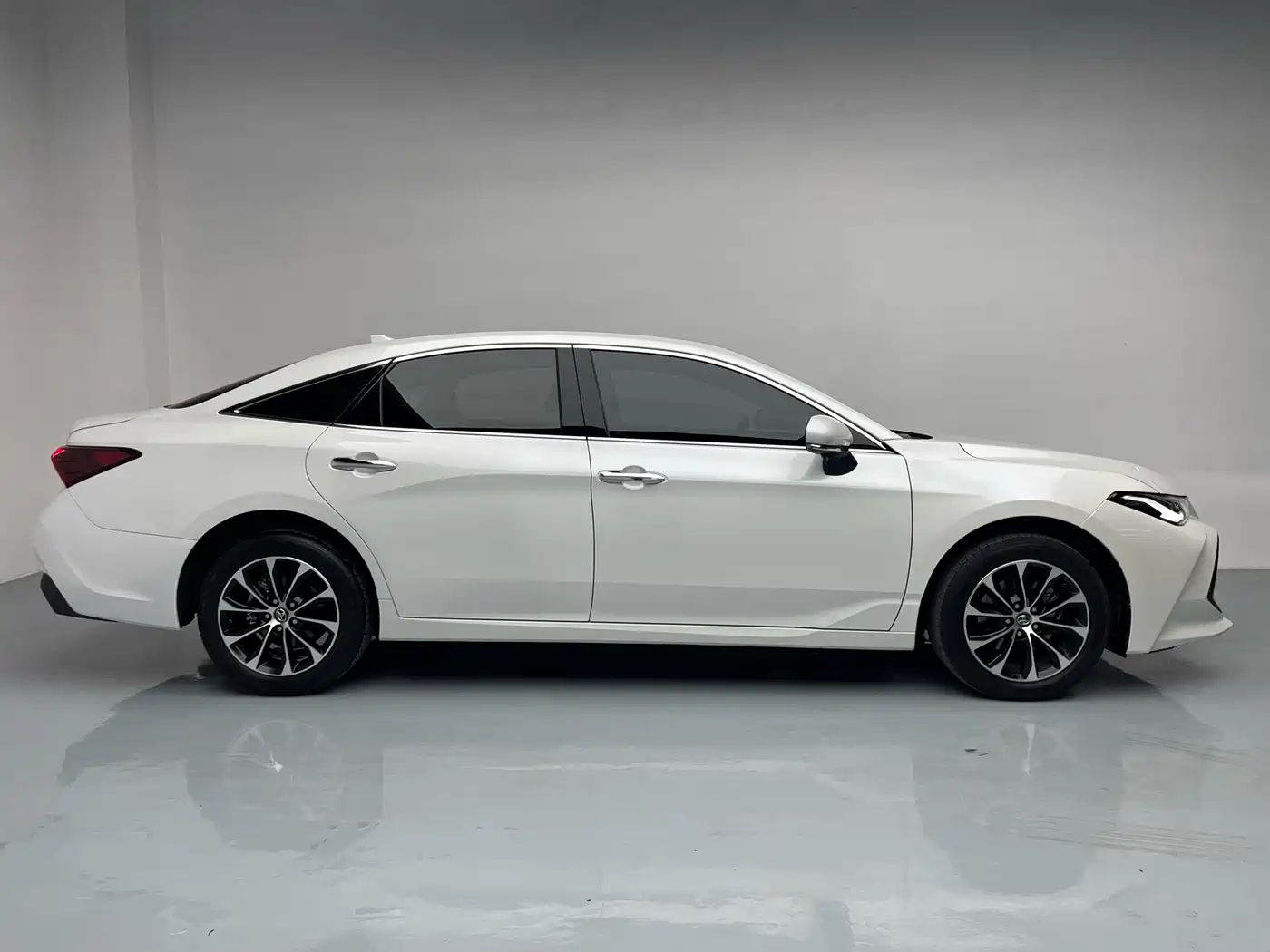 Toyota Avalon 2022 2.0L Luxury Edition фото 16