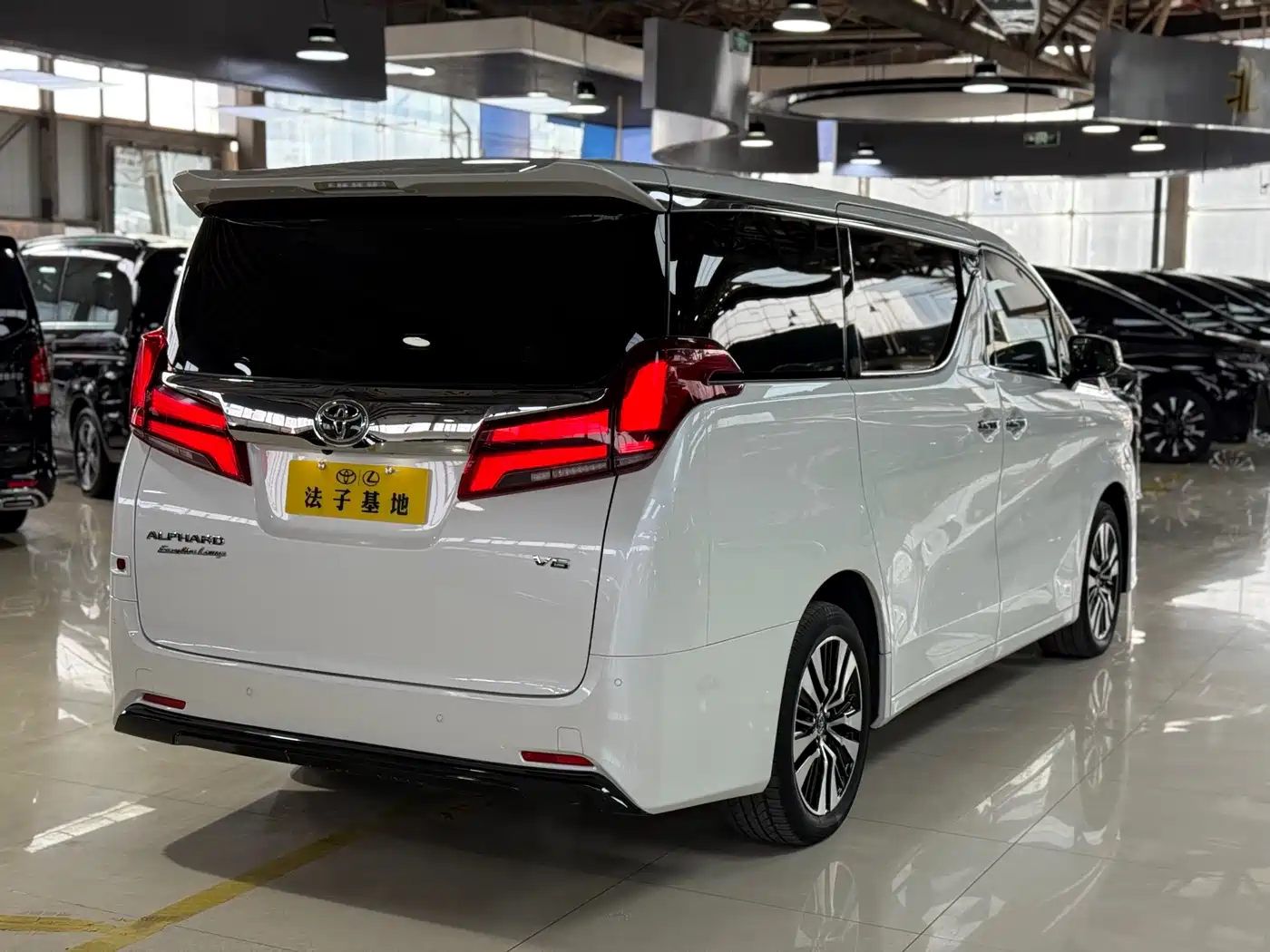 Toyota Alphard 2018 Facelift 3.5L Premium Edition фото 22