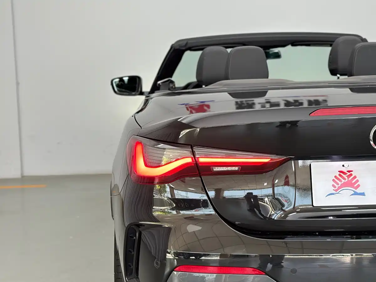 BMW 4 Series 2022 425i Convertible M Sport Shadow Night Package фото 21