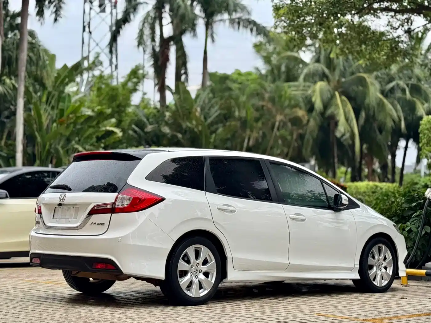 Honda Jade 2014 2013 1.8L Automatic Comfort Edition 5-seater