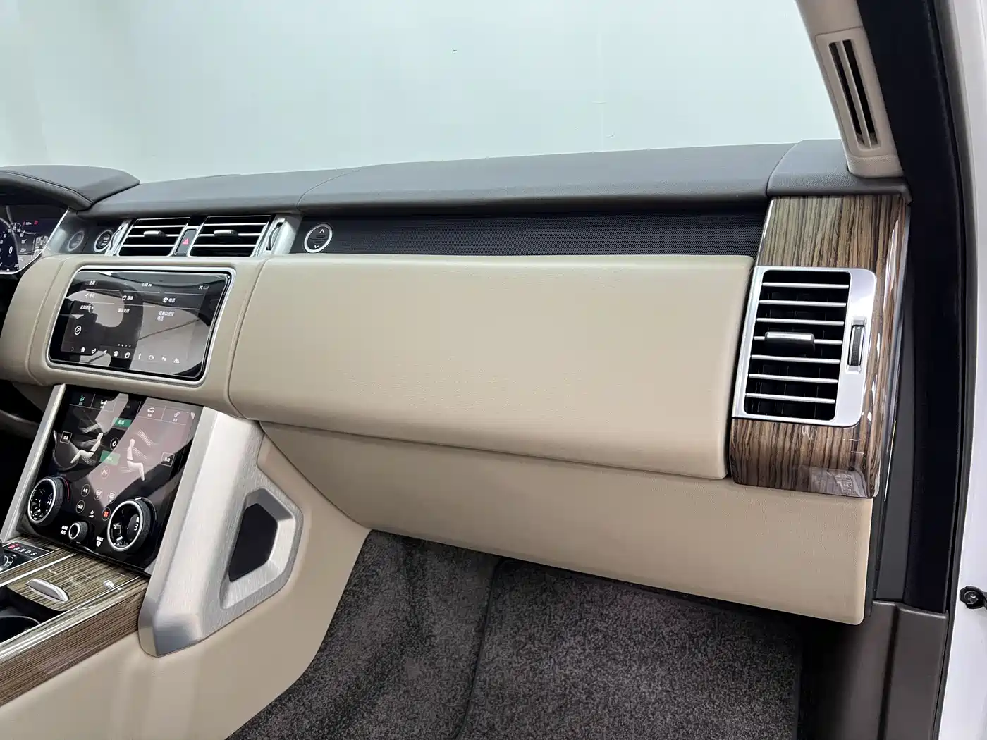 Land Rover Range Rover 2018 3.0 SC V6 Vogue Heritage Extended Edition фото 25