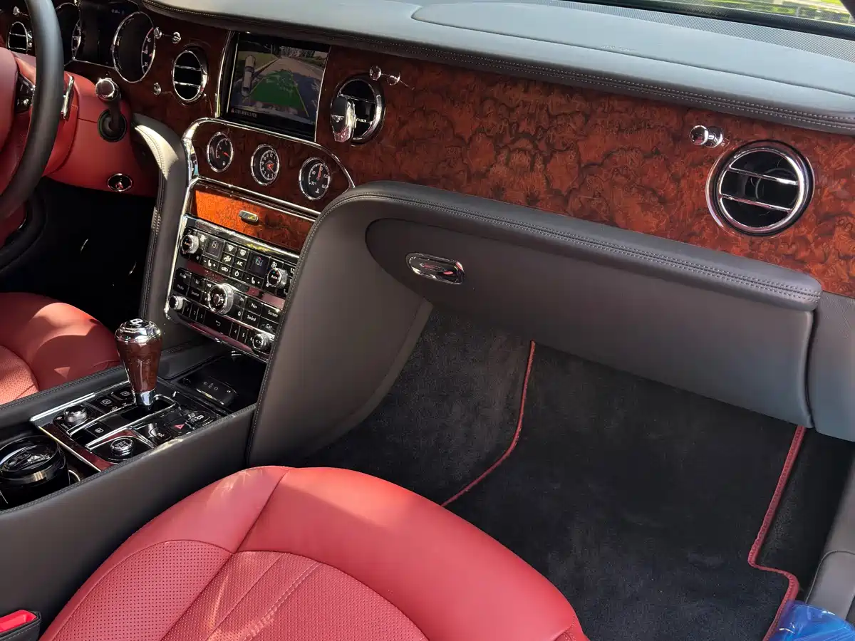 Bentley Mulsanne 2017 6.8T Long Wheelbase фото 12