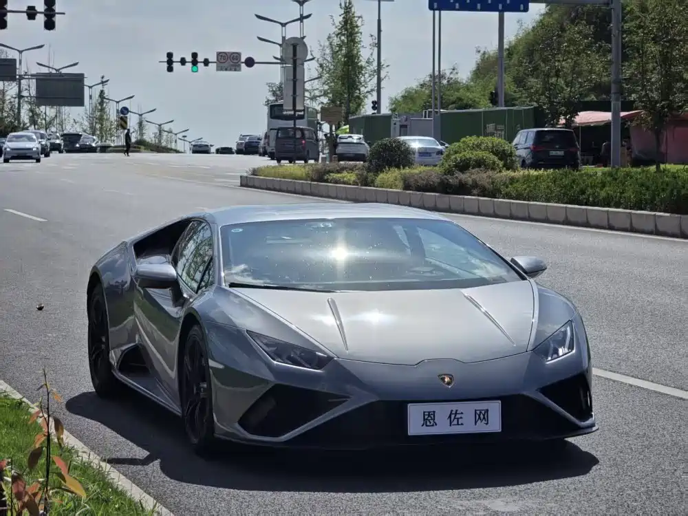 LAMBORGHINI HURACÁN