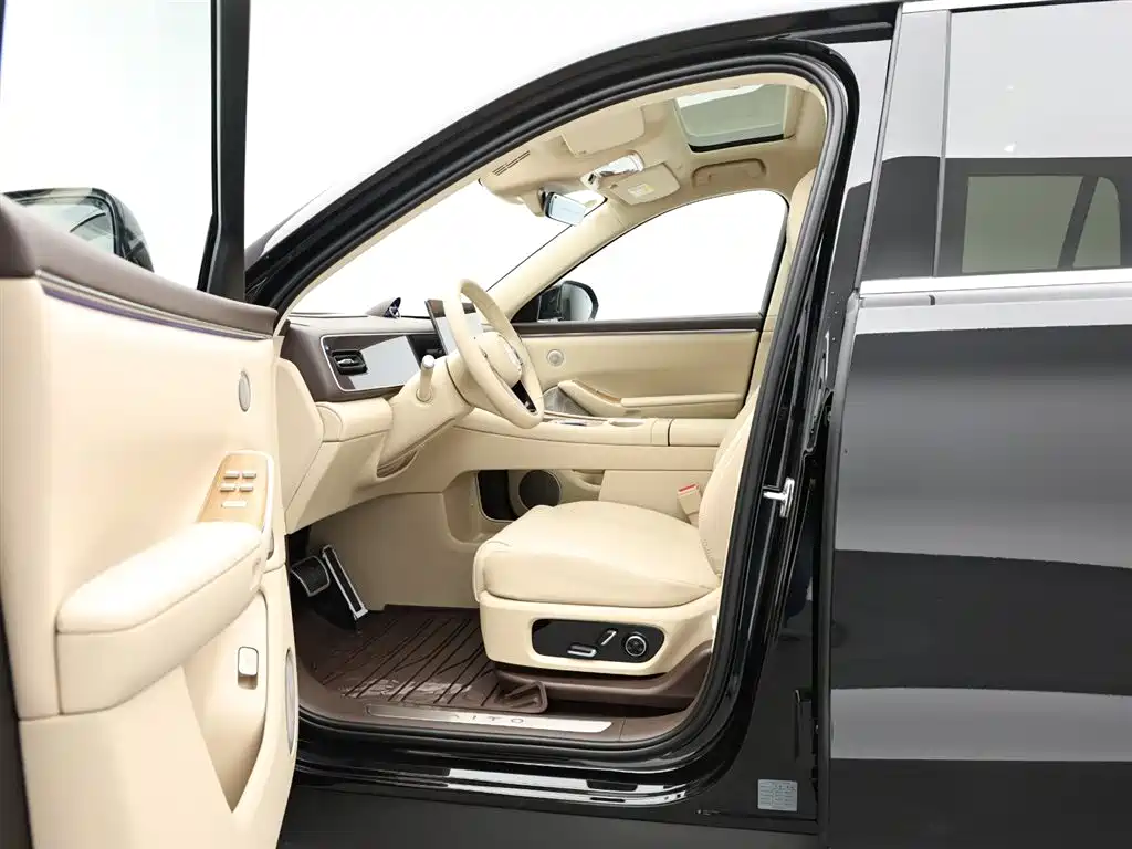 AITO Wenjie AITO M7 2026 Extended Range Max AWD 5-seater фото 10