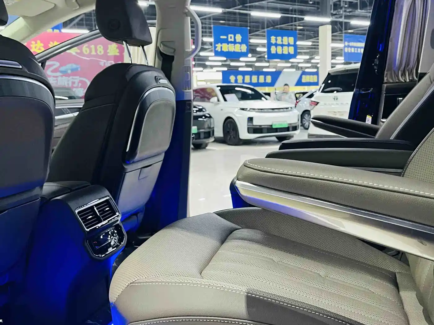Volkswagen Viloran 2022 380TSI Premium Edition фото 9