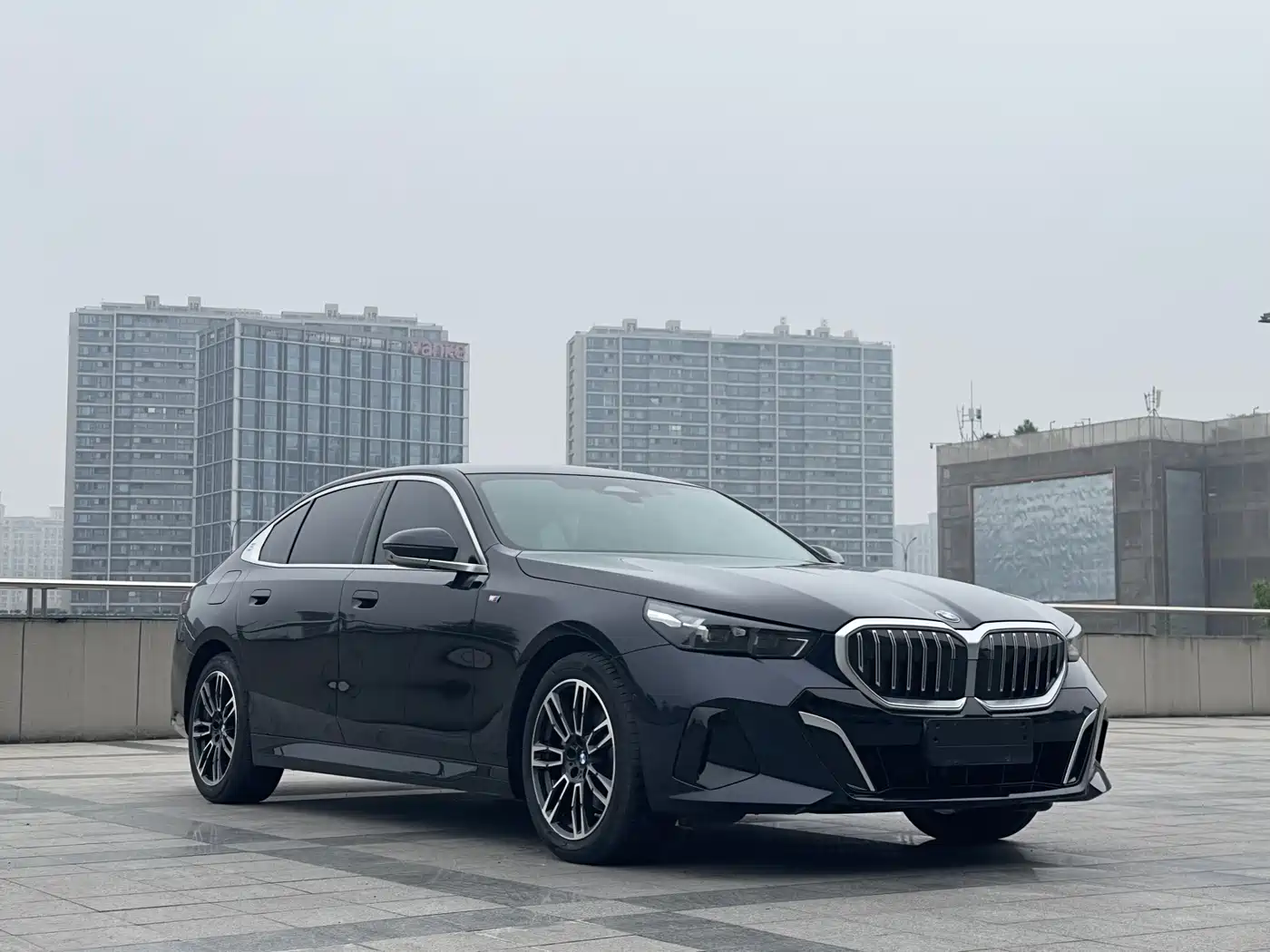 BMW 5 Series 2024 530Li Leading M Sport Package фото 3