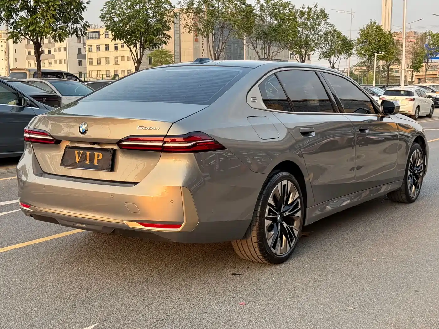 BMW 5 Series 2025 530Li Premium Luxury Package фото 9