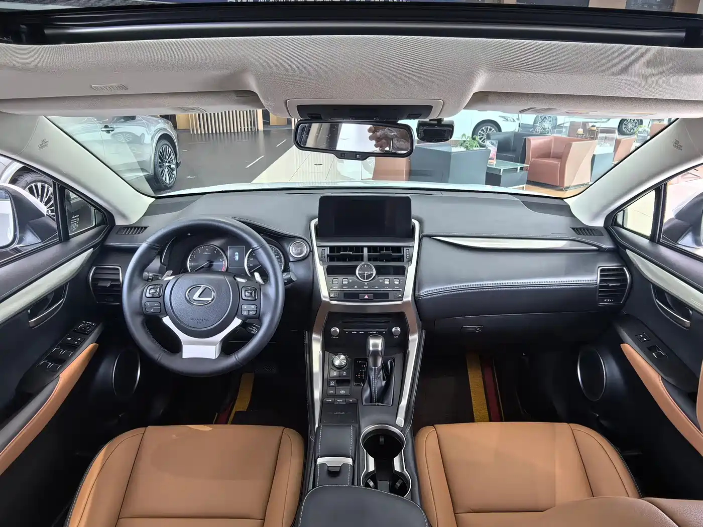 Фото 6 - Lexus NX