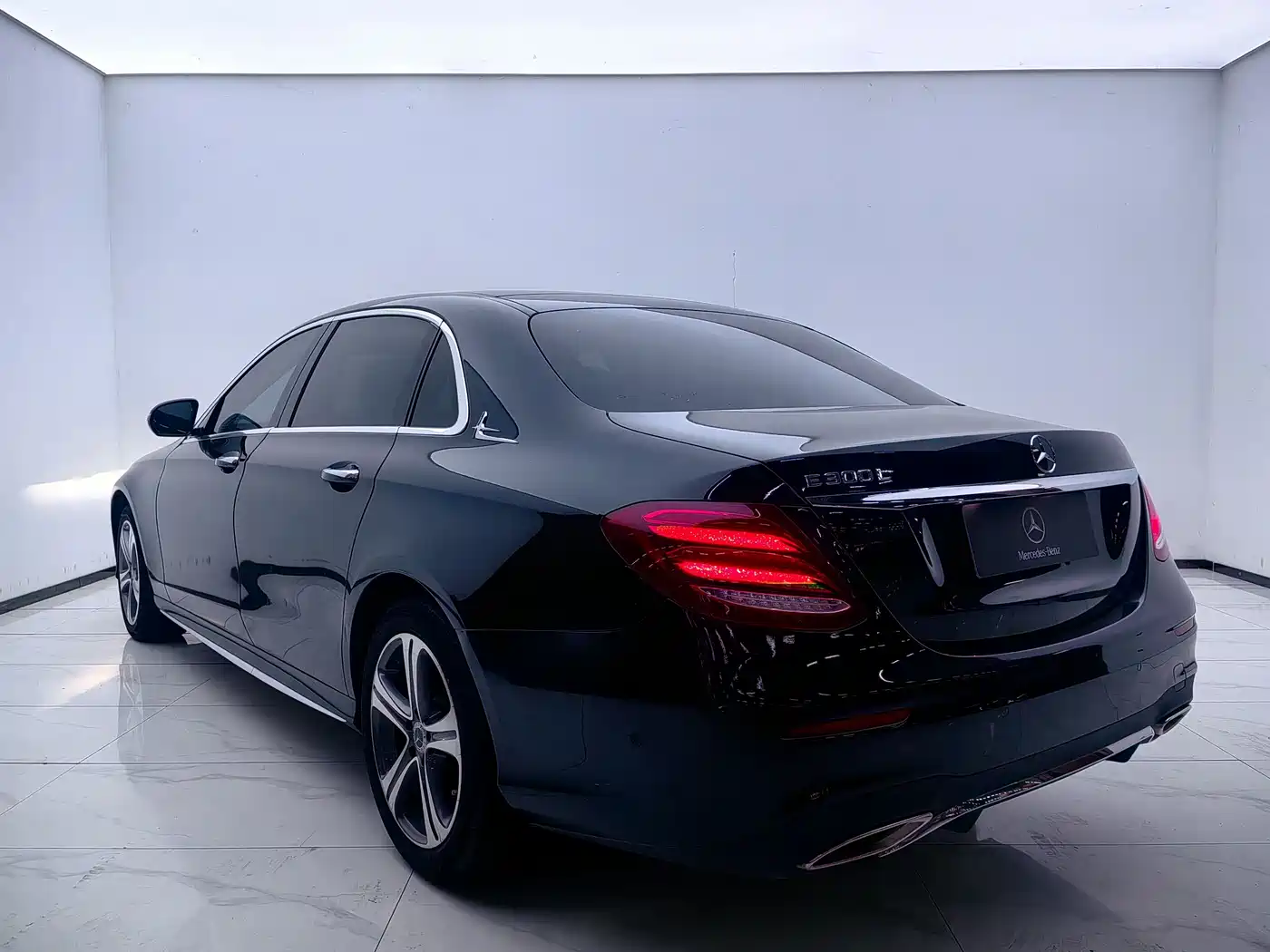 Mercedes-Benz E-Class 2018 E 200 L Sport фото 14