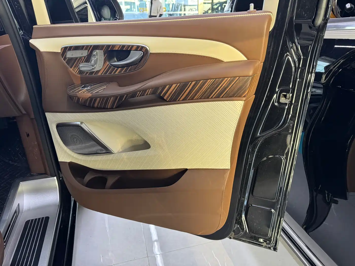 Mercedes-Benz V-Class 2022 V 260 L Long Wheelbase Luxury Edition фото 13