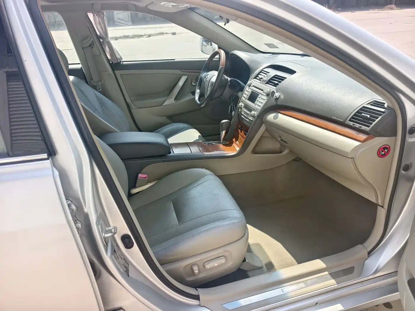 Photo 7 - Toyota Camry