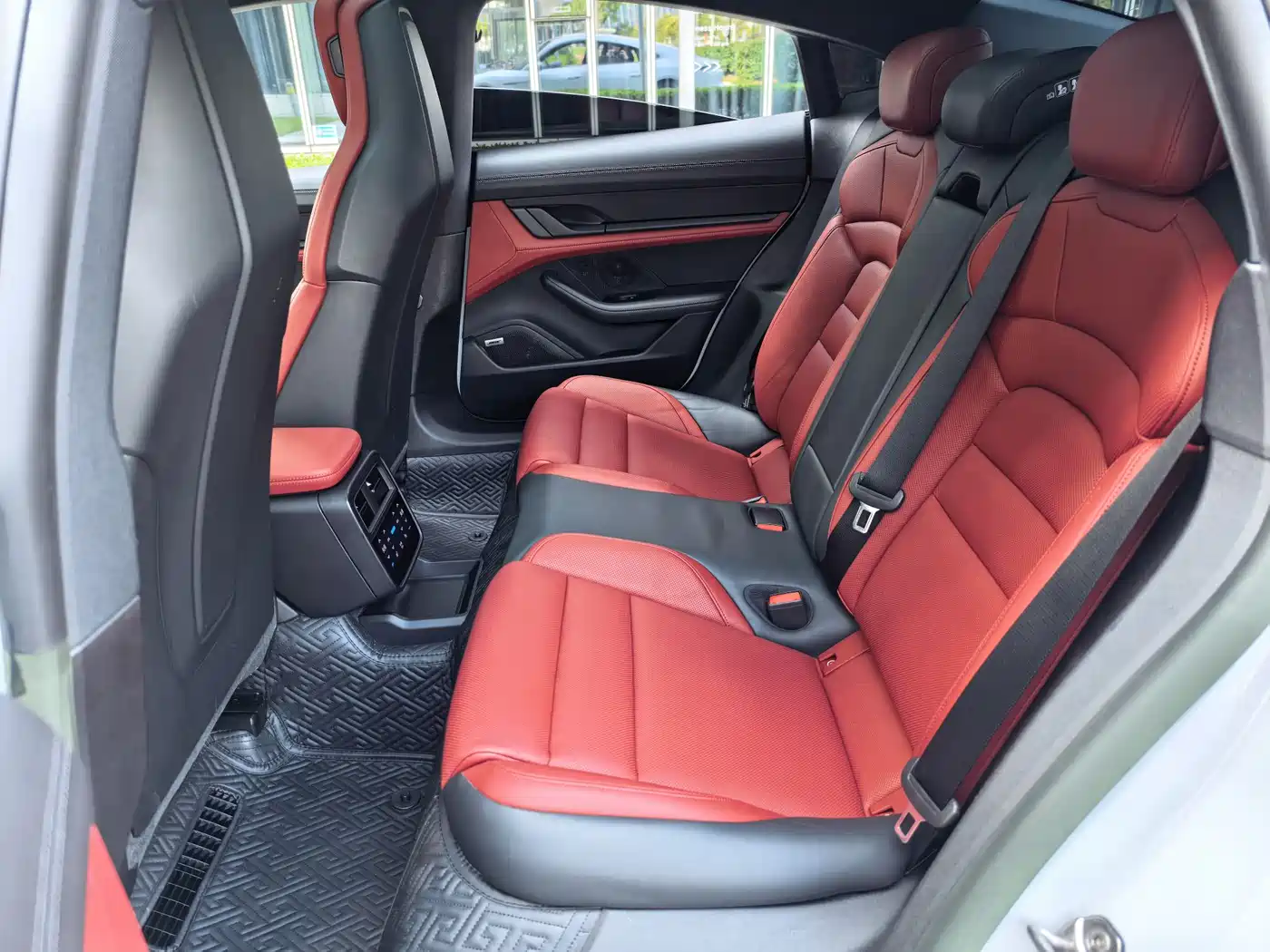 Porsche Taycan 2022 Facelift Taycan фото 44
