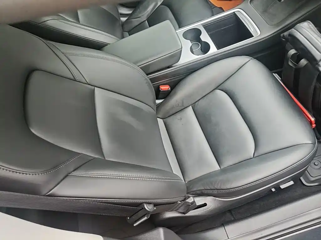 Фото 25 - Tesla Model 3