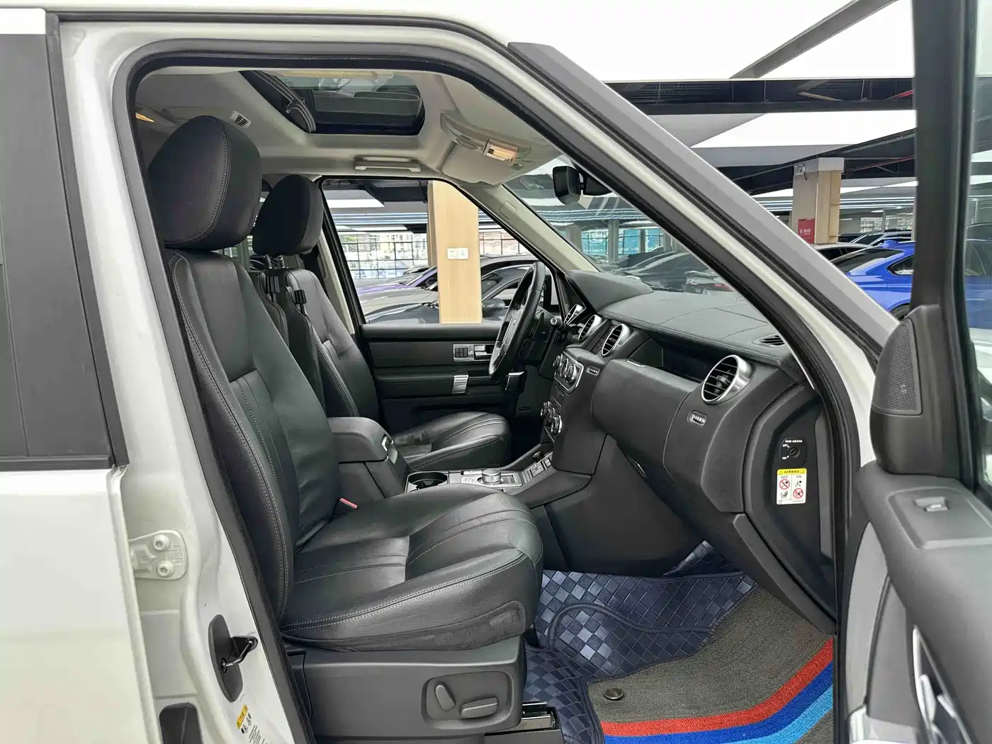 Land Rover Discovery 2015 3.0 SDV6 HSE Diesel фото 3