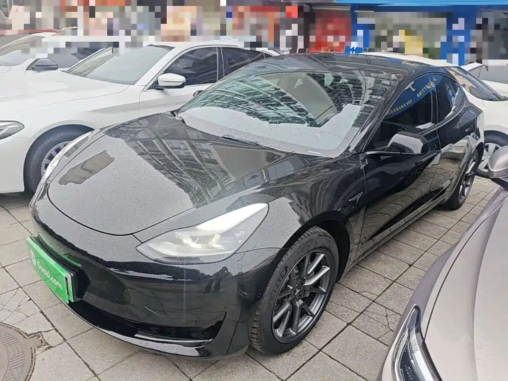 Фото 2 - Tesla Model 3