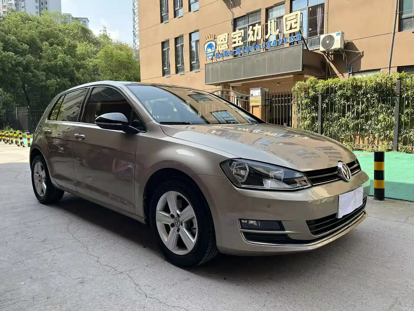 Volkswagen Golf 2017 1.6L Auto Comfort Millionth Edition фото 3