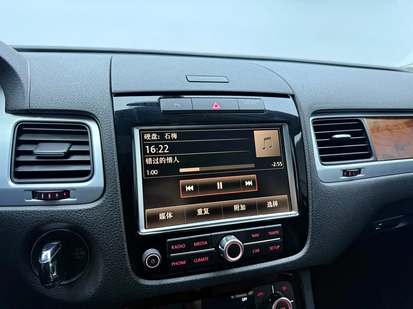 Volkswagen Touareg 2011 3.0TSI Premium фото 11