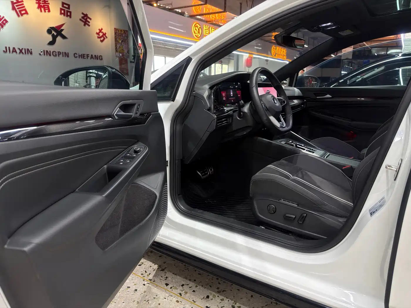 Volkswagen Golf 2023 280TSI DSG R-Line Lite фото 15