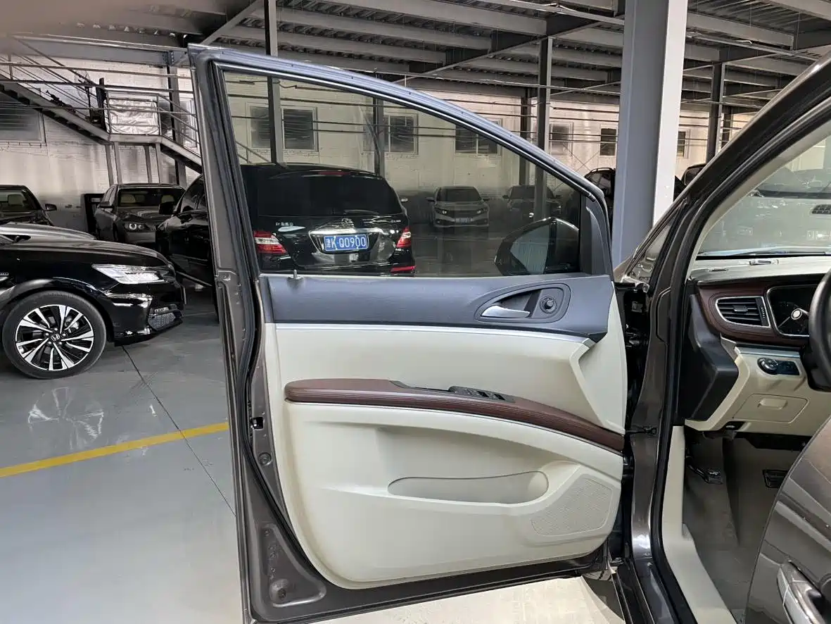 Buick GL8 2017 25S Comfort China V фото 9