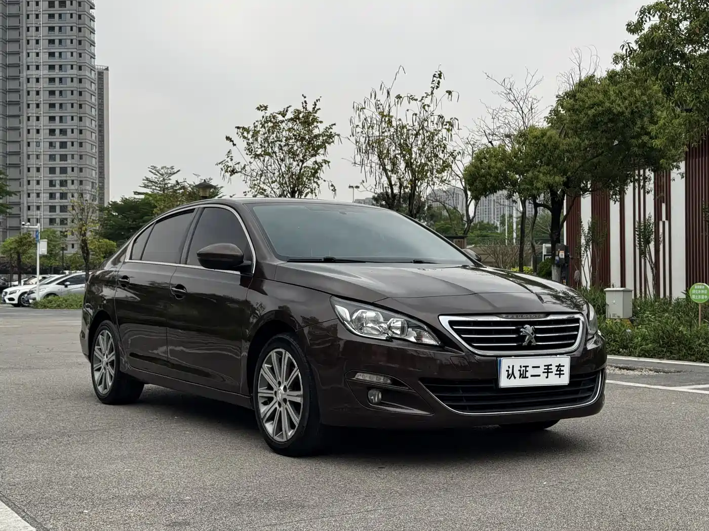 Peugeot 408 2015 1.2T Automatic Glory Edition фото 4