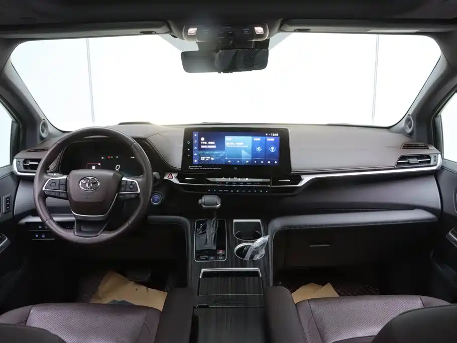 Toyota Sienna 2021 2.5L Hybrid Platinum Edition фото 24