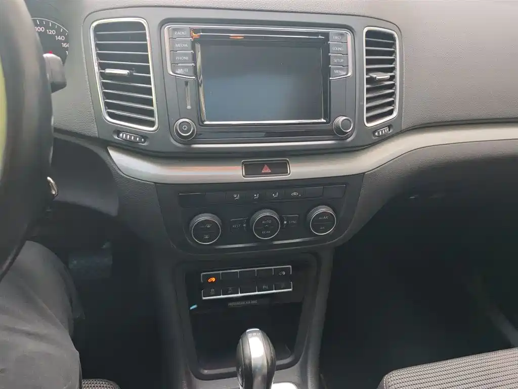 Volkswagen Sharan 2016 380TSI Comfort 7-seater фото 6