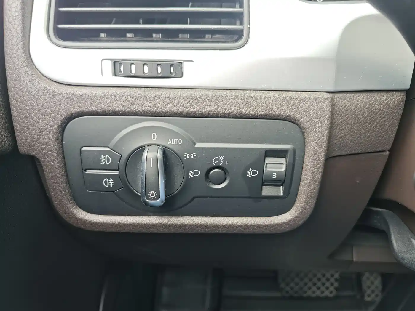 Volkswagen Touareg 2015 3.0TSI Standard Edition фото 20