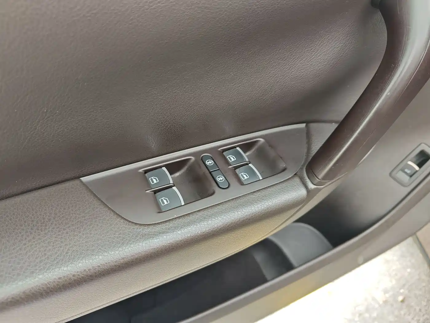 Volkswagen Touareg 2015 3.0TSI Standard Edition фото 21
