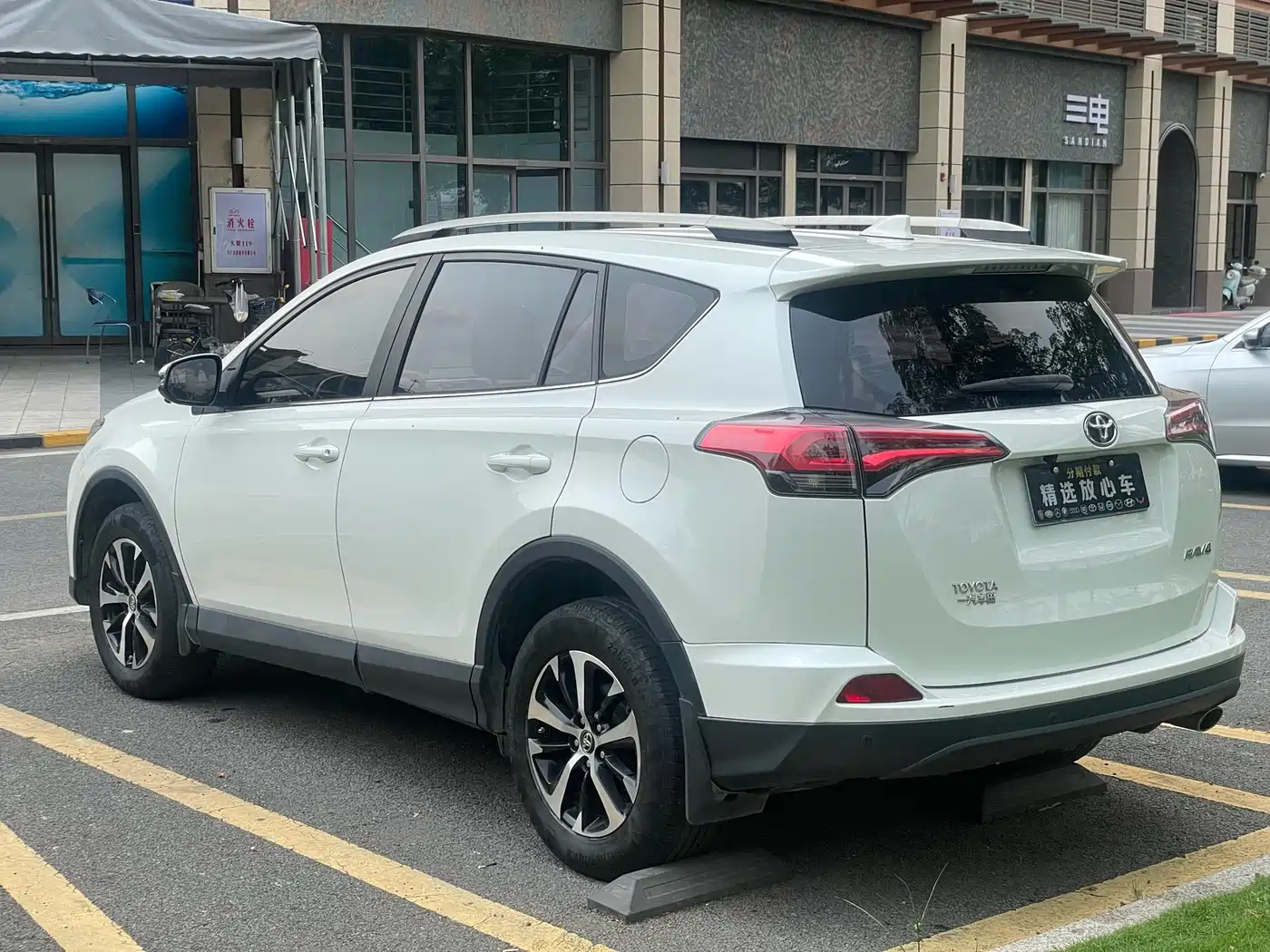 Toyota RAV4 Rongfang 2016 2.0L CVT 2WD Urban (China V) фото 7